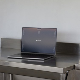 Akoya Mockups – Macbook Mockup Bundle